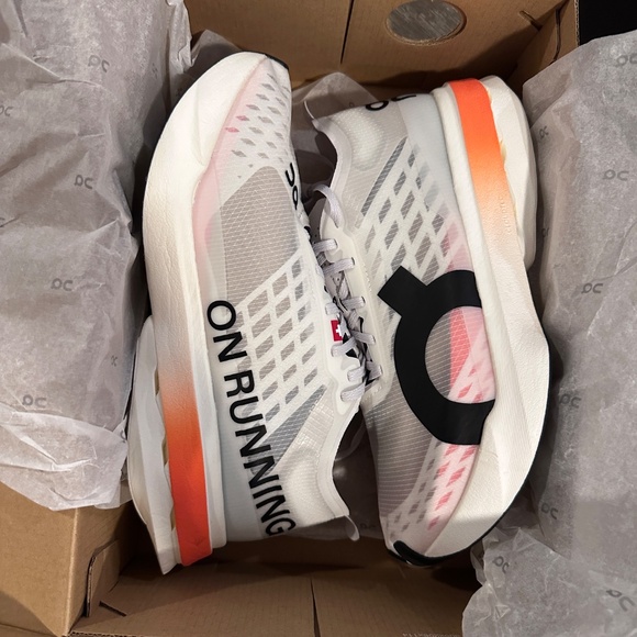 on cloud women's cloudboom strike - Picture 4 of 6